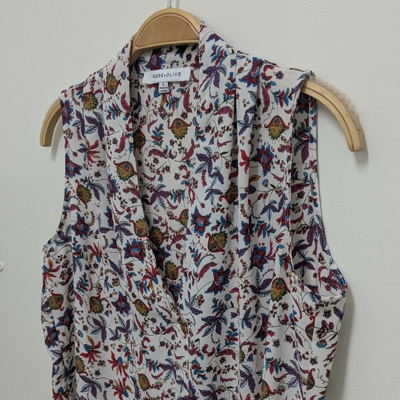 Rose + Olive Sleeveless Red Blue Floral V Neck Blouse Small - Picture 3 of 6